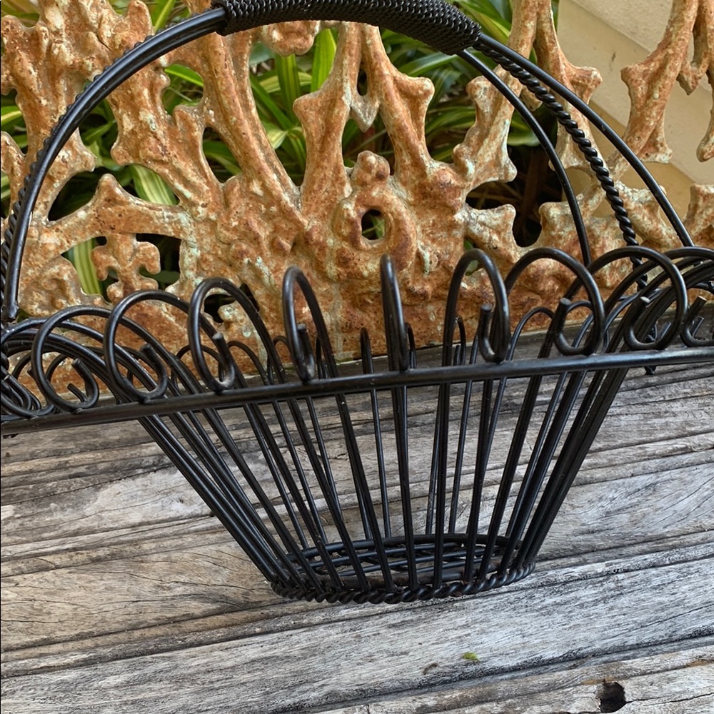 Vintage Elegant Black Wrought Iron Basket - Picture 6 of 11